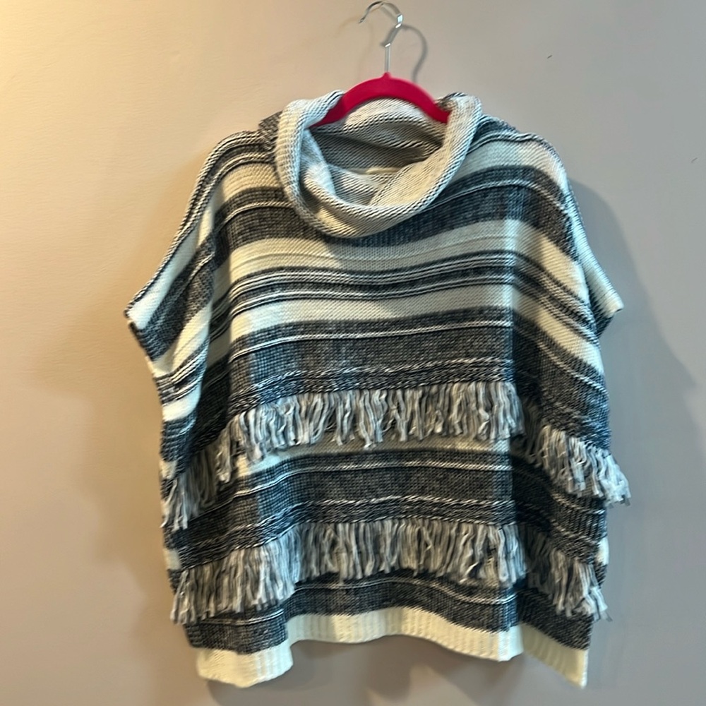 Linda Anderson Women’s Sleeveless Poncho w/Fringes Navy Blue/White One Size